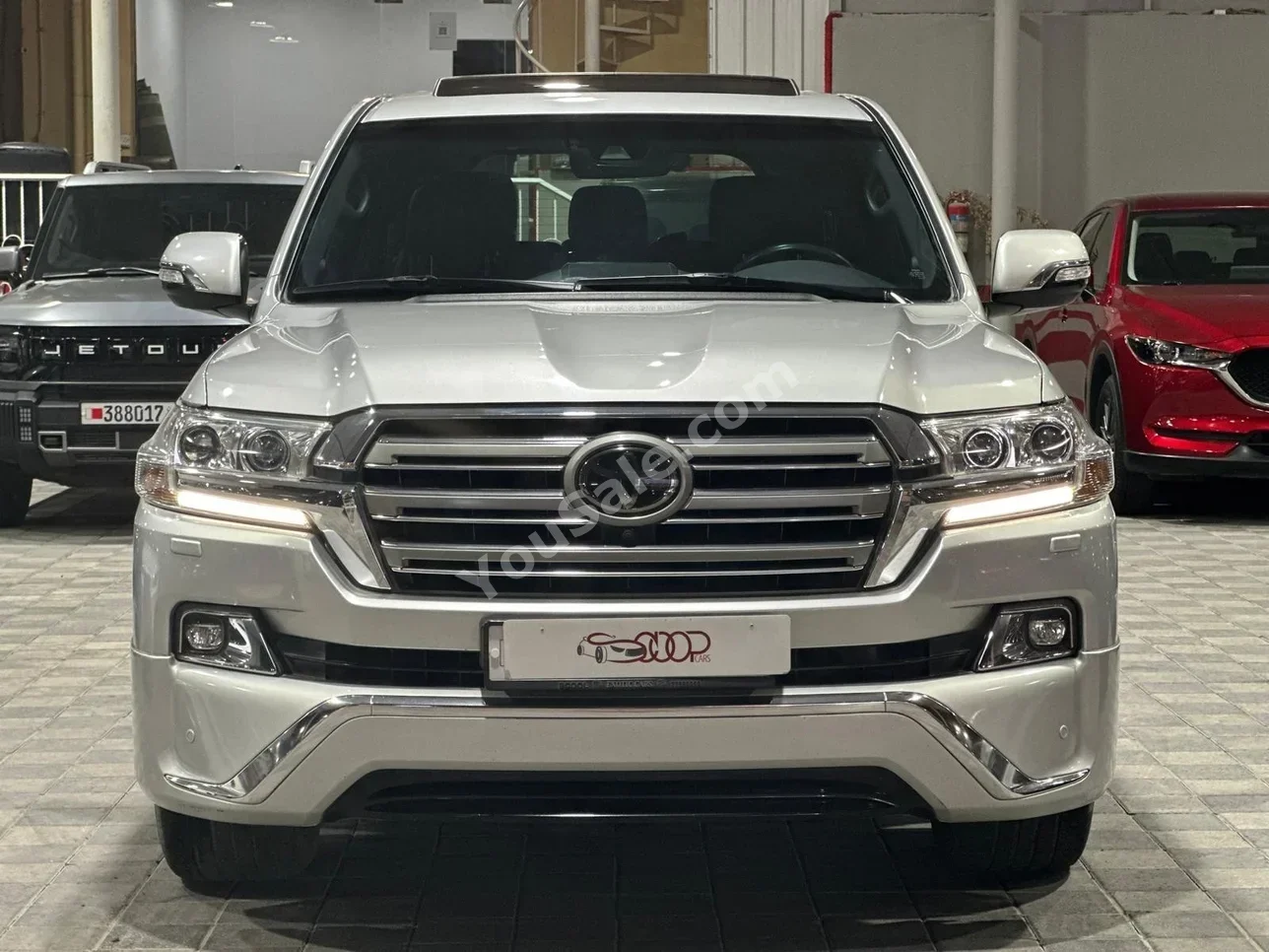 Toyota  Land Cruiser  VXS  2016  Automatic  197,000 KM  8 Cylinder  SUV  Silver