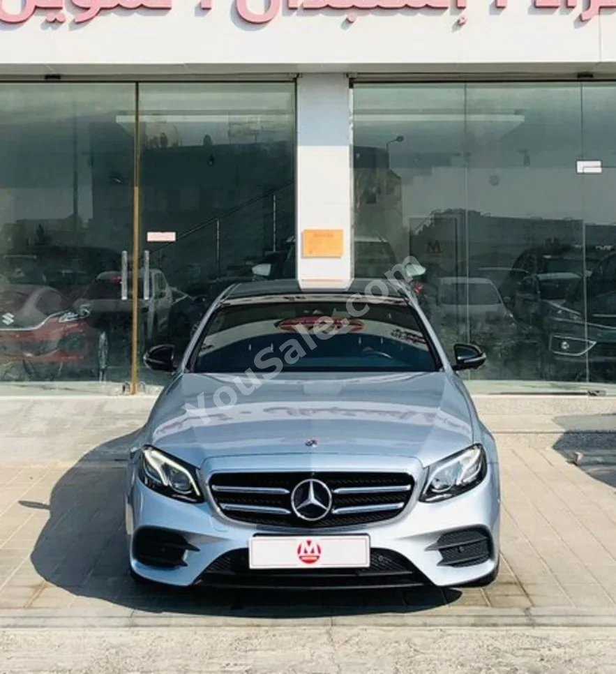 Mercedes-Benz  300 SE  2018  Automatic  130,000 KM  6 Cylinder  Sedan  Dark Gray  With Warranty