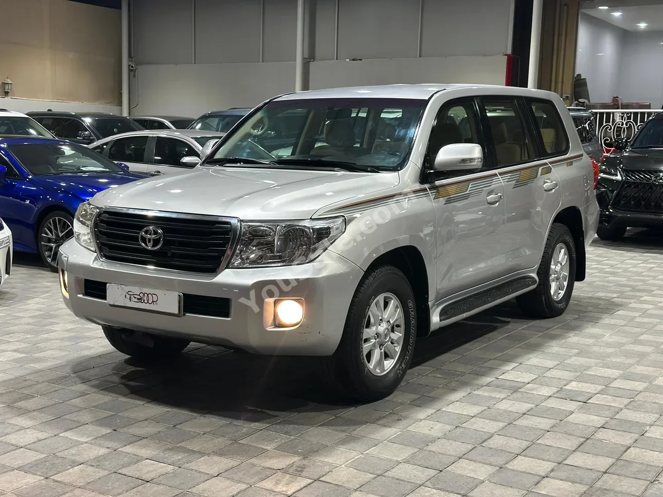Toyota  Land Cruiser  GX  2014  Automatic  385,000 KM  6 Cylinder  SUV  Silver