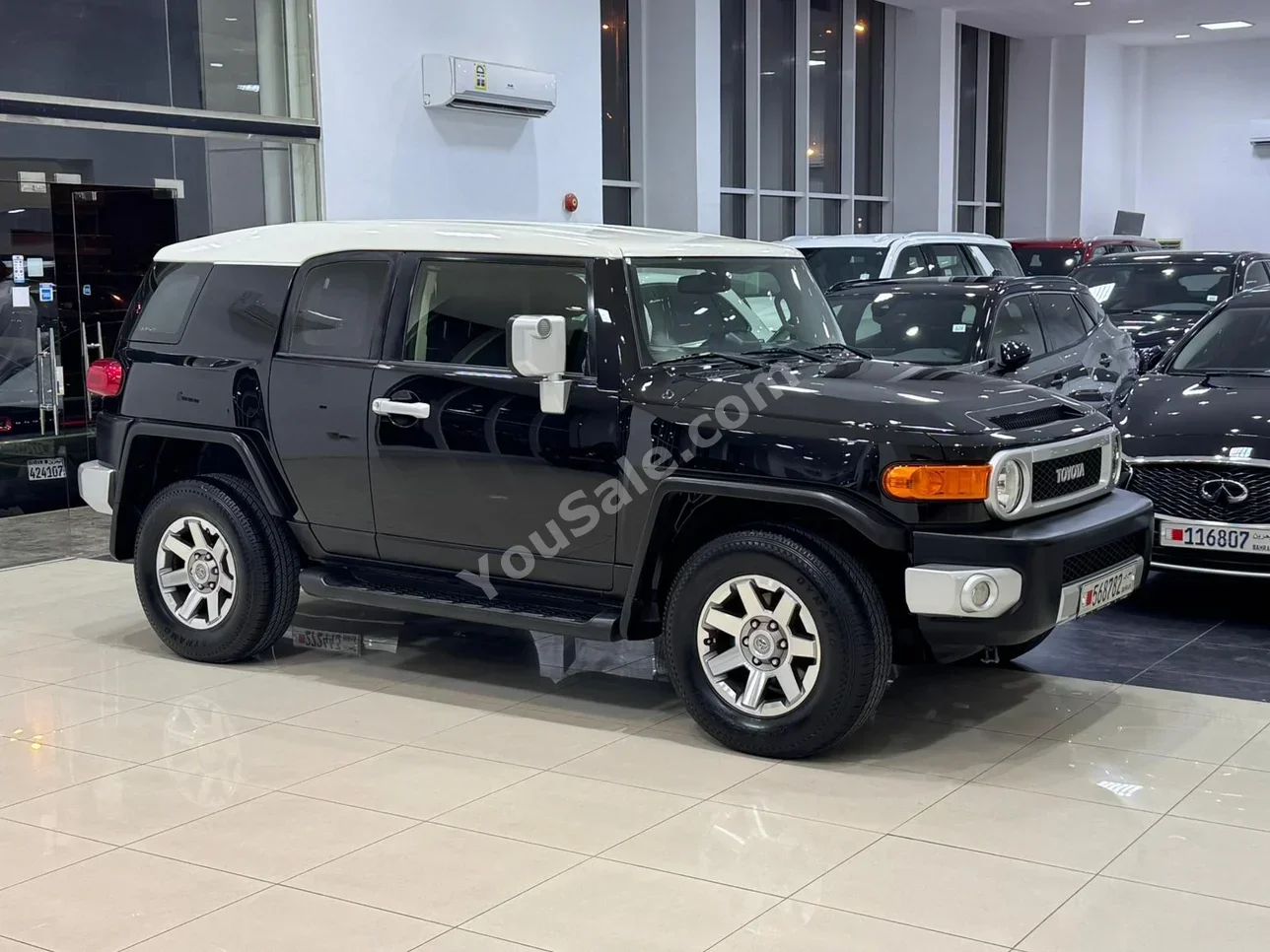 Toyota  FJ Cruiser  2016  Automatic  183,900 KM  6 Cylinder  SUV  Black