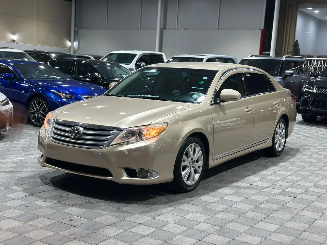 Toyota Avalon 2012 Automatic 297,000 KM 6 Cylinder SUV Beige