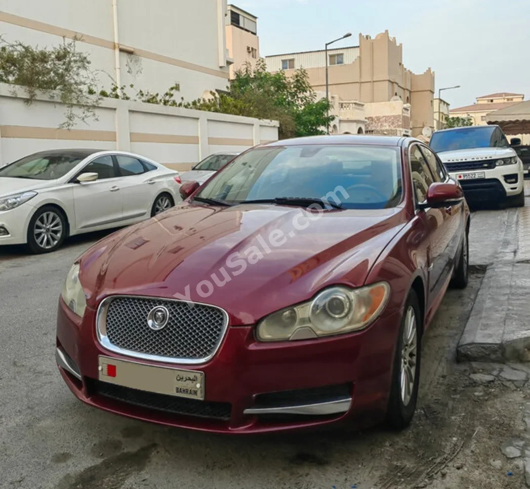 جاكوار  اكس اف  2011  اتوماتك  220,000 كم  6 سلندر  سيدان  أحمر ورمادي