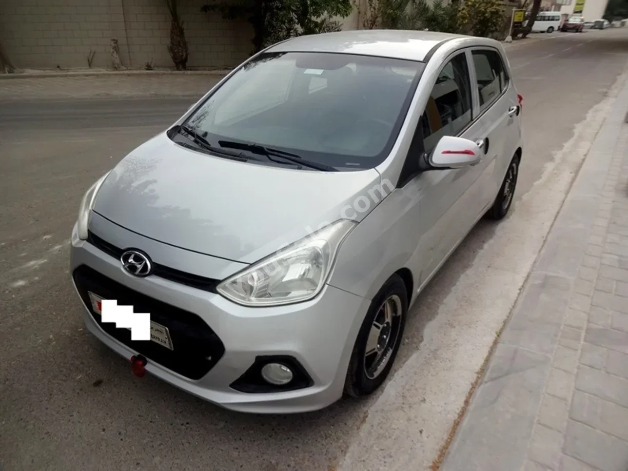 Hyundai  I  10  2015  Automatic  96,000 KM  4 Cylinder  Hatchback  Silver  With Warranty