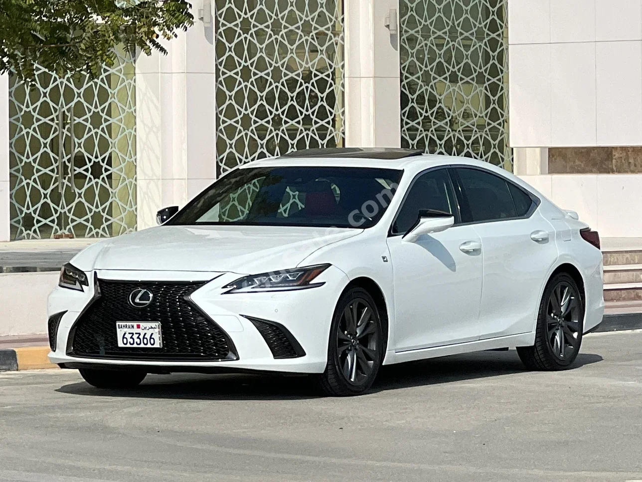 لكزس  اي اس  350  2019  اتوماتك  95,000 كم  6 سلندر  سيدان  أبيض