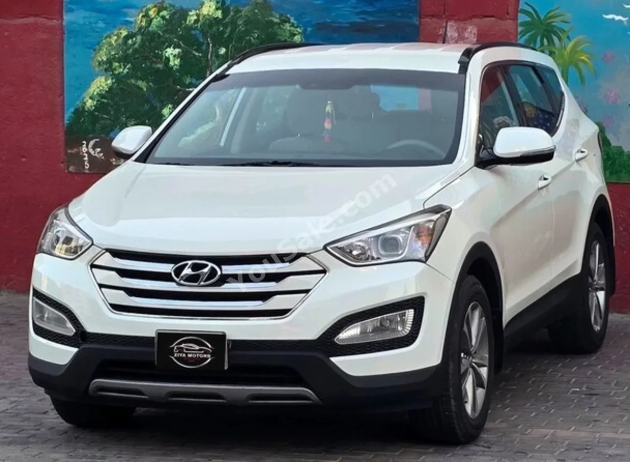 Hyundai  Santa Fe  2016  Automatic  138,000 KM  4 Cylinder  SUV  White