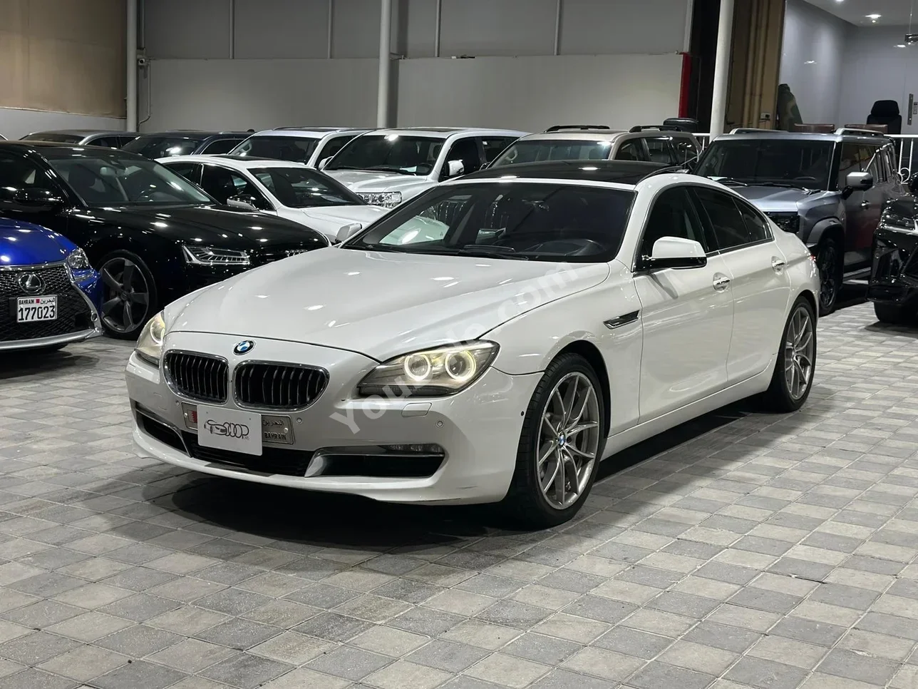 بي ام دبليو  الفئة - السادسة  640i  2013  اتوماتك  152,000 كم  8 سلندر  اس يو في  أبيض