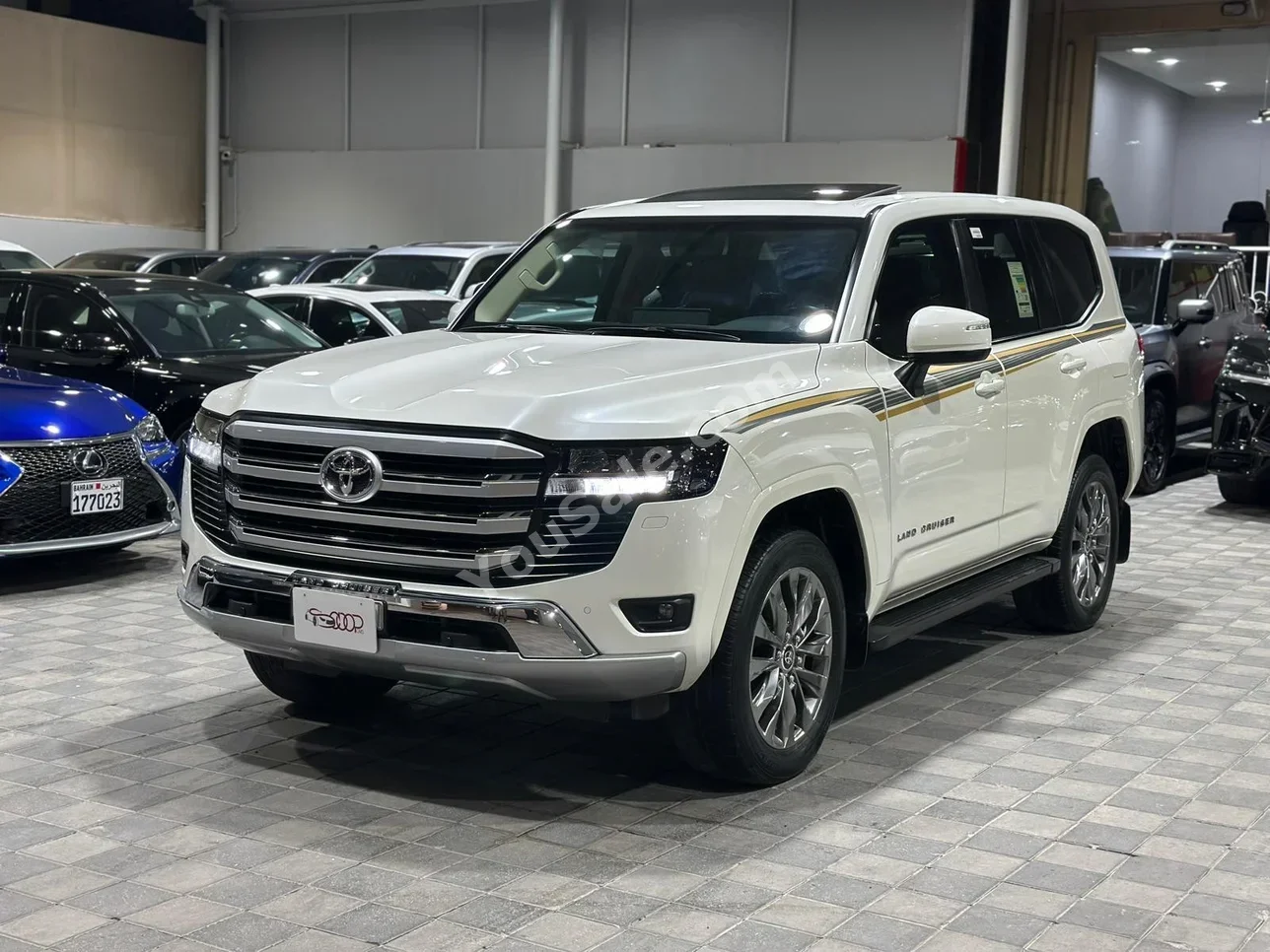 Toyota  Land Cruiser  GXR  2023  Automatic  49,000 KM  6 Cylinder  SUV  White