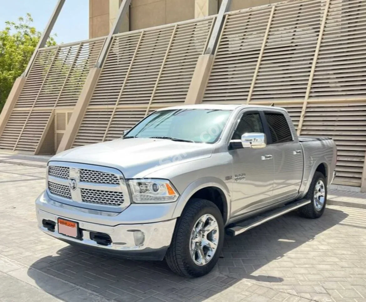 Dodge  Ram  1500  2016  Automatic  108,000 KM  8 Cylinder  Pick Up  Dark Gray