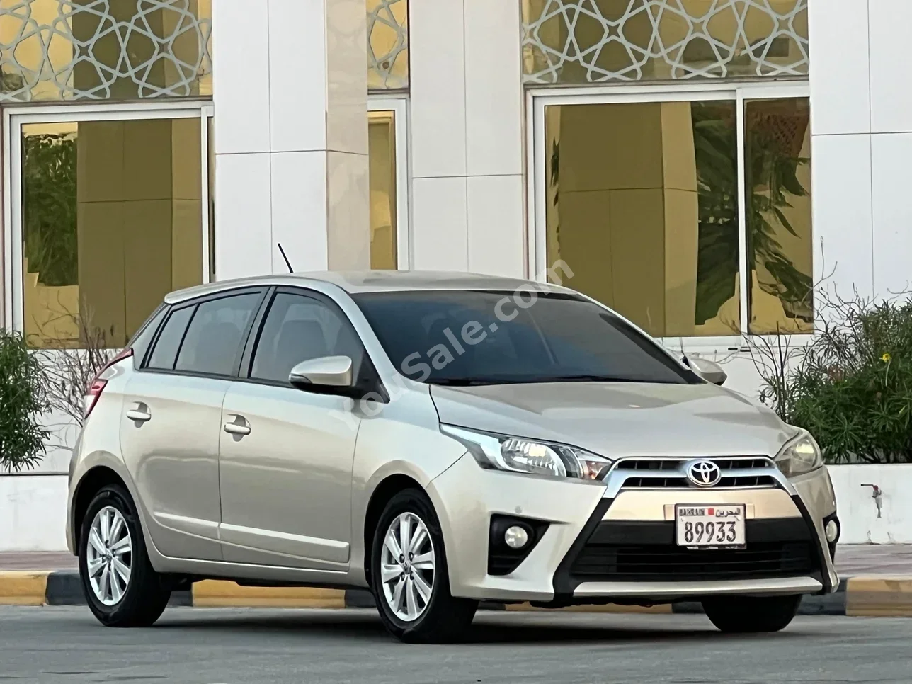 تويوتا  ياريس  2015  اتوماتك  167,000 كم  4 سلندر  كوبيه \ سبورت  ذهبي