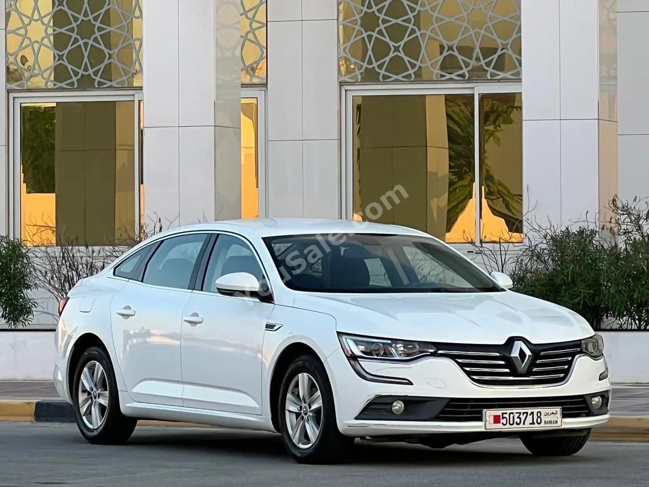 Renault  Talisman  2017  Automatic  124,000 KM  4 Cylinder  Sedan  White