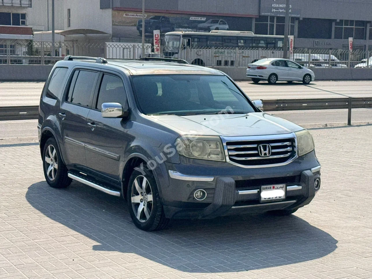 Honda  Pilot  2013  Automatic  82,750 KM  6 Cylinder  SUV  Gray