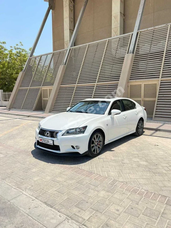 لكزس جي اس 350 اف سبورت 2014 اتوماتك 118,000 كم 6 سلندر سيدان أبيض لؤلؤي