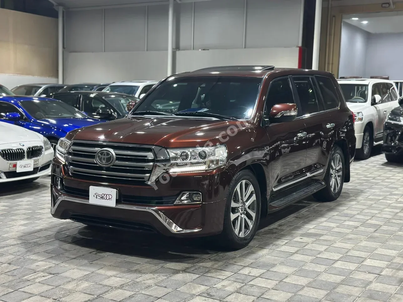 Toyota Land Cruiser VXS 2016 Automatic 185,000 KM 8 Cylinder SUV Brown