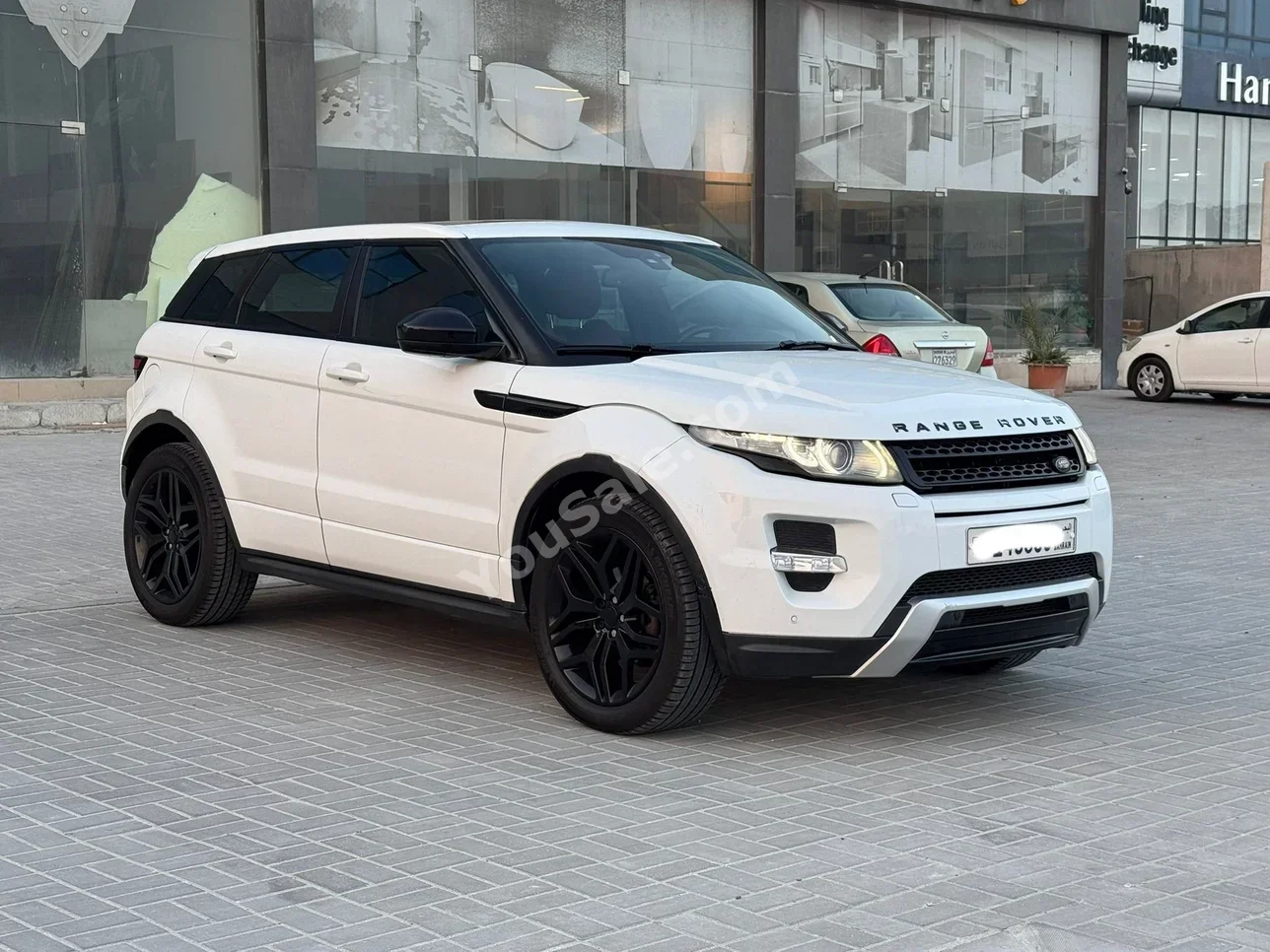 Land Rover  Evoque  2015  Automatic  97,550 KM  4 Cylinder  SUV  White