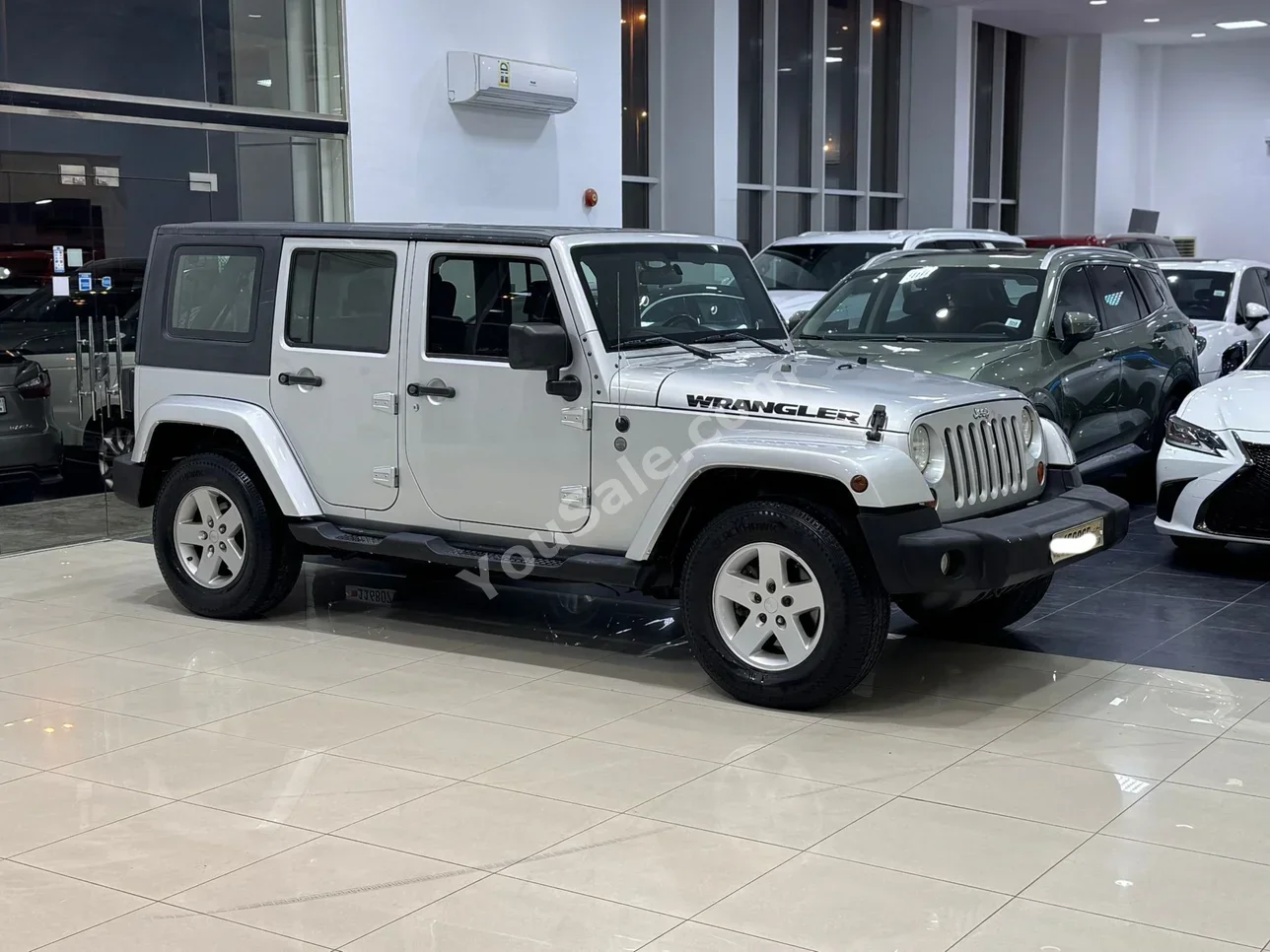 جييب  رانجلار  صحارى  2010  عادي  381,550 كم  6 سلندر  اس يو في  فضي