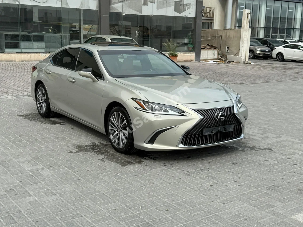 لكزس  اي اس  350  2020  اتوماتك  93,100 كم  6 سلندر  سيدان  فضي