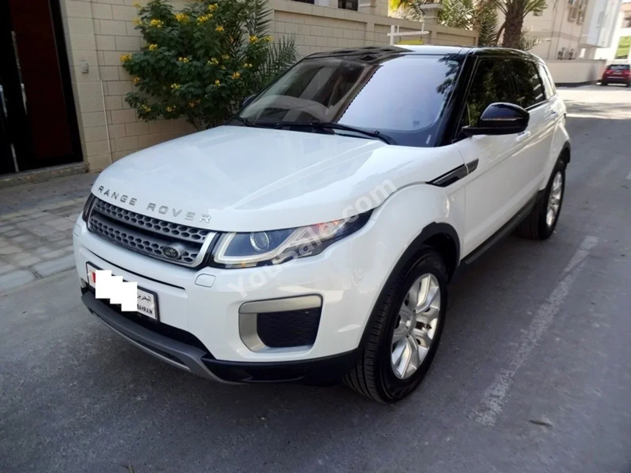 Land Rover  Evoque  2016  Automatic  101,000 KM  4 Cylinder  SUV  White