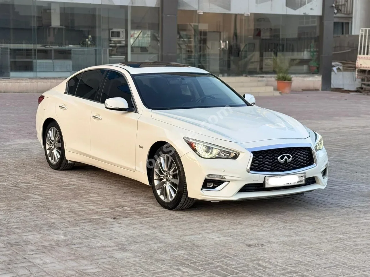 Infiniti  Q  50  2018  Automatic  95,100 KM  4 Cylinder  Sedan  White