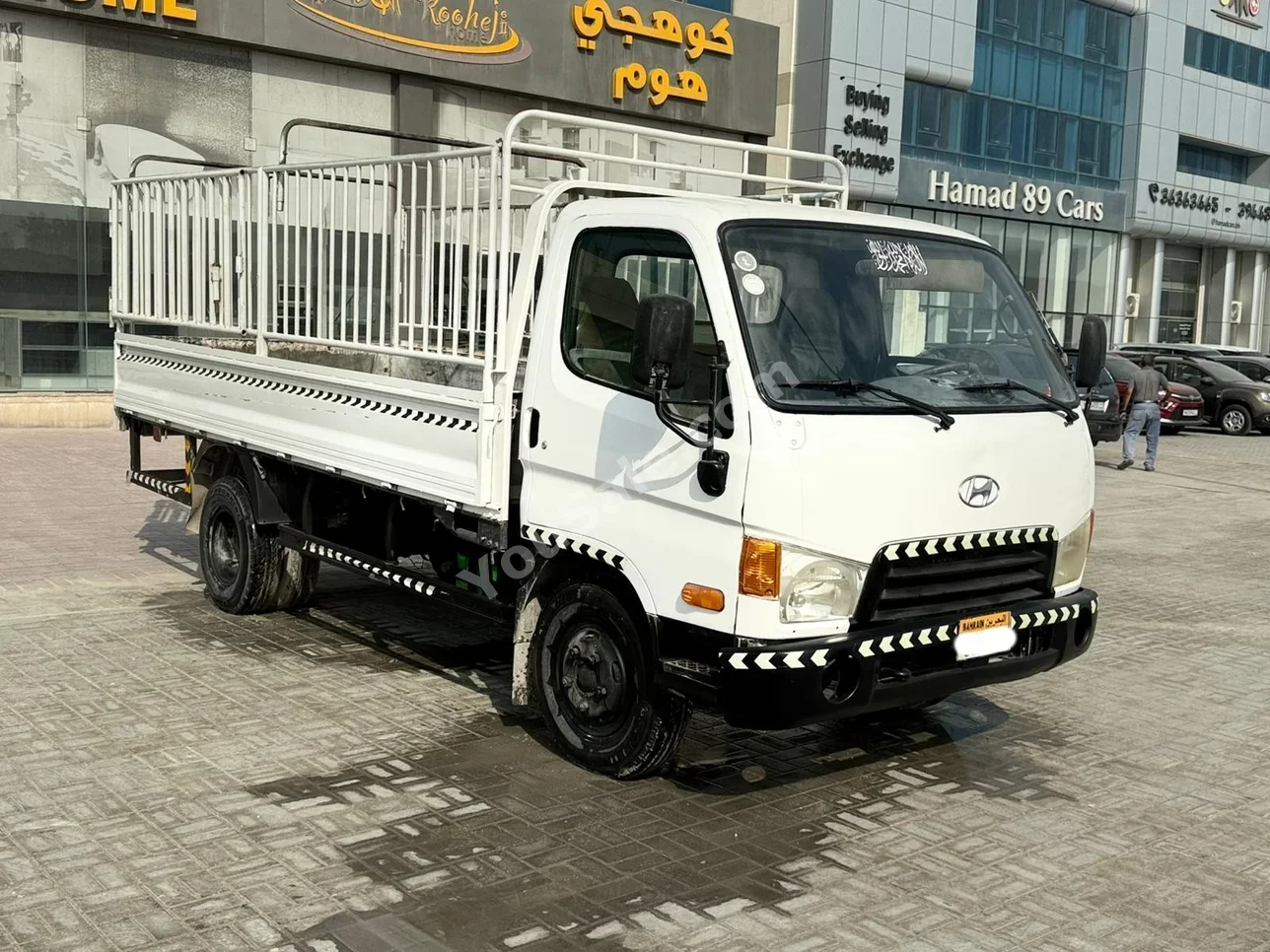 هيونداي  دي اتش65  2010  عادي  277,200 كم  4 سلندر  فان \ باص  أبيض
