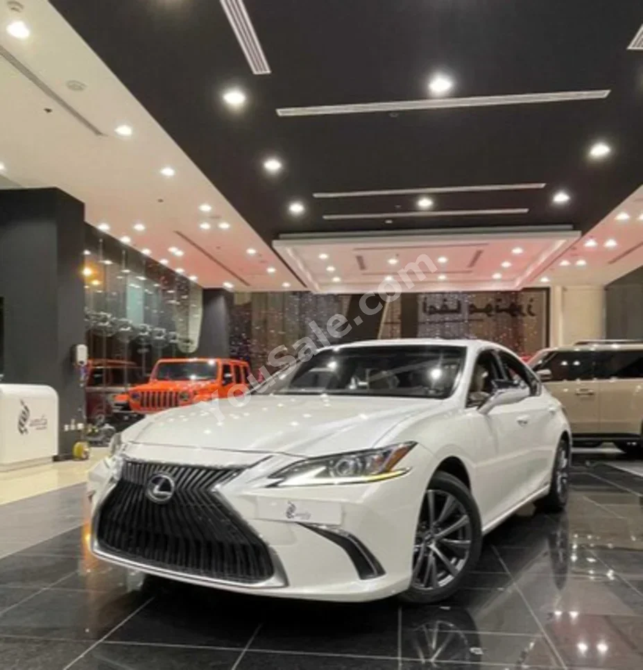 Lexus ES 300 2019 Automatic 98,000 KM 6 Cylinder Sedan White