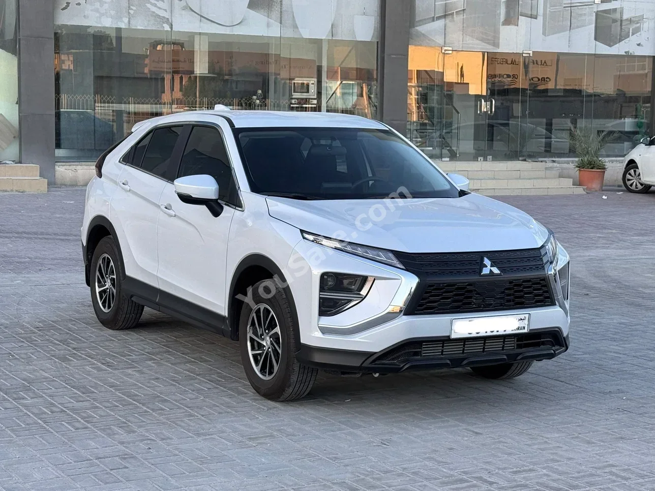 Mitsubishi  Eclipse  2025  Automatic  300 KM  5 Cylinder  SUV  White  With Warranty