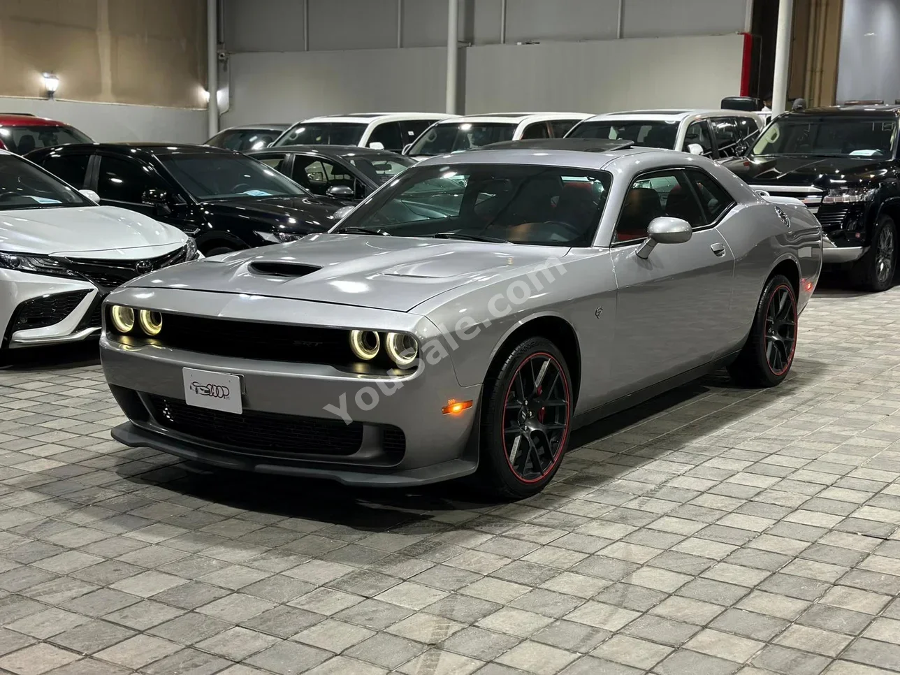 Dodge  Challenger  SRT-8  2018  Automatic  95,000 KM  6 Cylinder  SUV  Gray