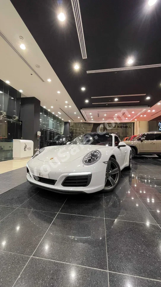 بورش 911 كاريرا 2018 اتوماتك 104,000 كم 6 سلندر كوبيه \ سبورت أبيض