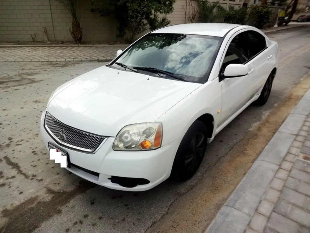 متسوبيشي  غالانت  2013  اتوماتك  246,000 كم  4 سلندر  سيدان  أبيض