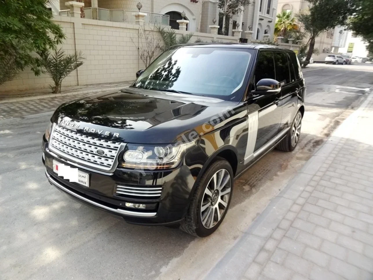 Land Rover  Range Rover  HSE  2014  Automatic  157,000 KM  8 Cylinder  SUV  Black  With Warranty