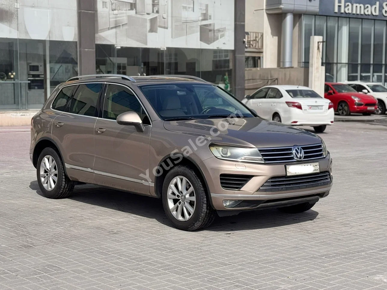 Volkswagen  Touareg  2016  Automatic  110,800 KM  6 Cylinder  SUV  Gold
