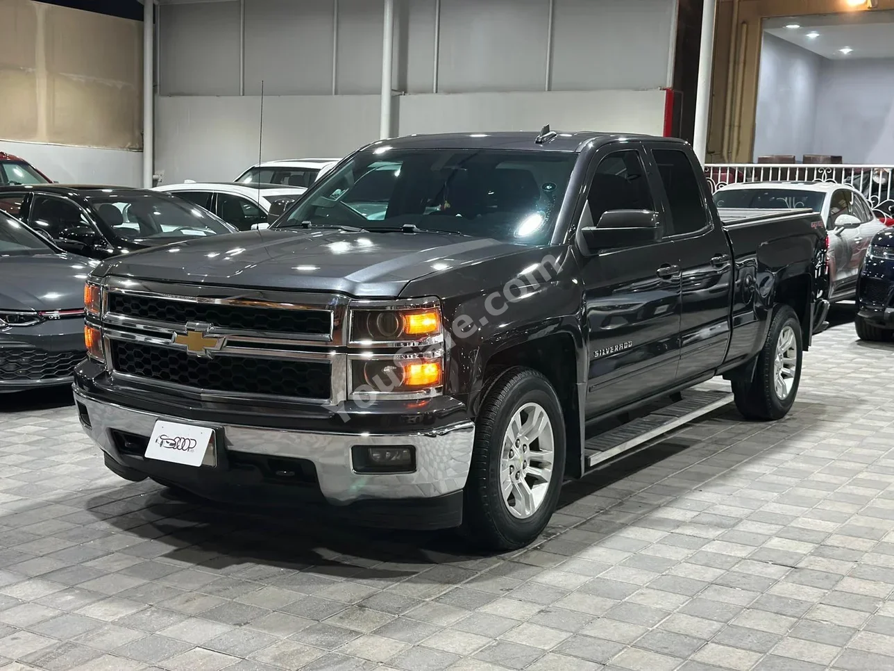 Chevrolet  Silverado  LT  2015  Automatic  196,000 KM  6 Cylinder  Pick Up  Black