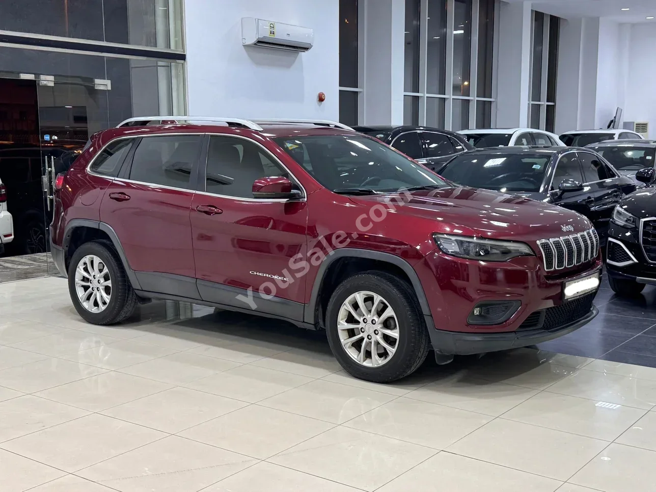 Jeep Cherokee 2019 Automatic 93,000 KM 6 Cylinder SUV Maroon