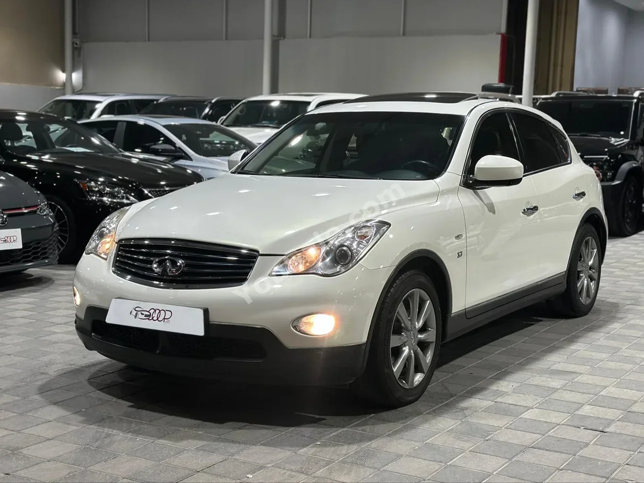 Infiniti QX 50 2014 Automatic 99,000 KM 6 Cylinder SUV White With Warranty