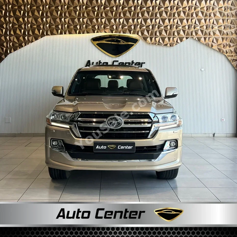 Toyota  Land Cruiser  VXS  2019  Automatic  108,000 KM  8 Cylinder  SUV  Beige