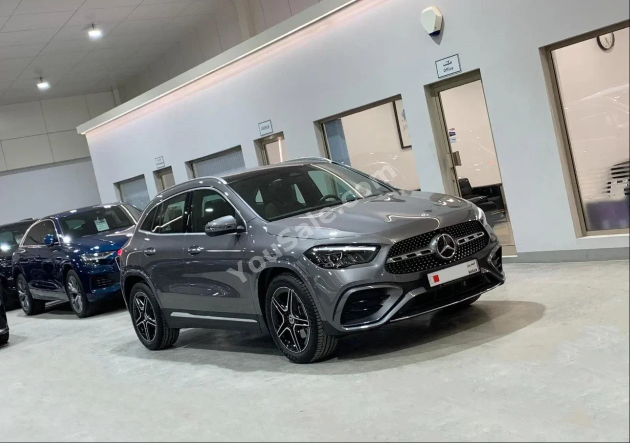 مرسيدس - بنز GLA-Class 250 2025 اتوماتك 33,000 كم 4 سلندر اس يو في رمادي تحت الضمان