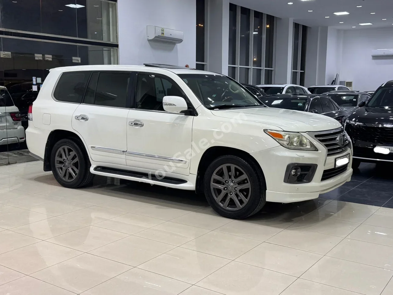 Lexus  LX  570  2012  Automatic  323,750 KM  8 Cylinder  SUV  White