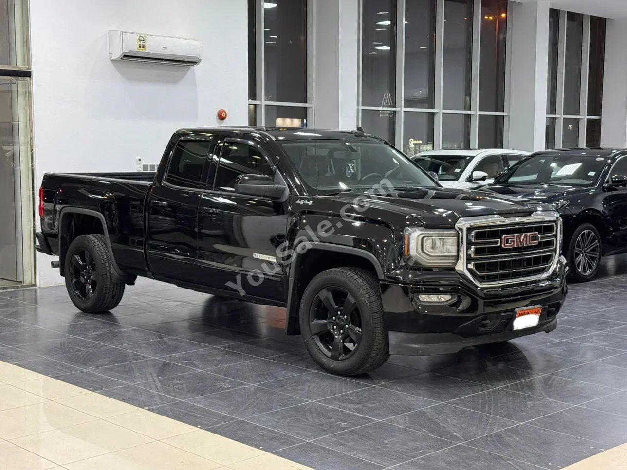 GMC  Sierra  Elevation  2018  Automatic  96,250 KM  8 Cylinder  Pick Up  Black