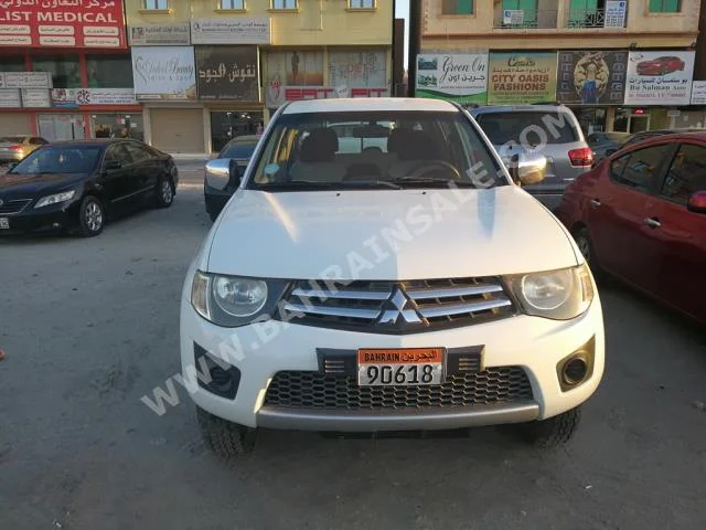 Mitsubishi  Pickup  2012  Pick Up  Automatic  4  80,000  RWD  White  Gasoline