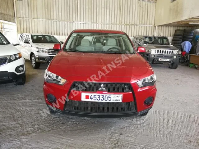 Mitsubishi  Outlander  2013  SUV  Automatic  4  50,000  FWD  Red  Gasoline