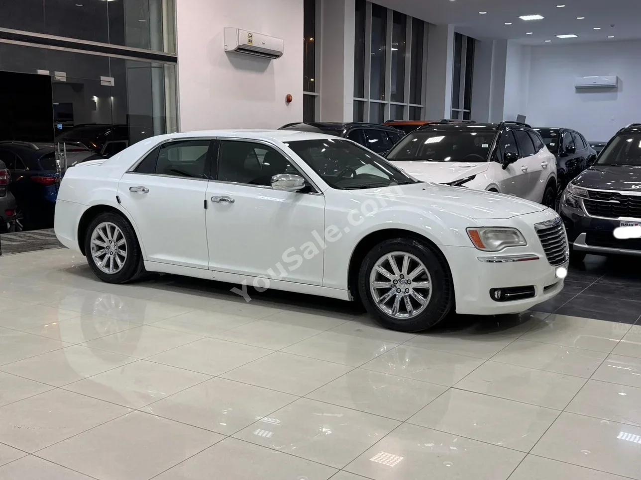 Chrysler  300C  2012  Automatic  195,150 KM  8 Cylinder  Sedan  White