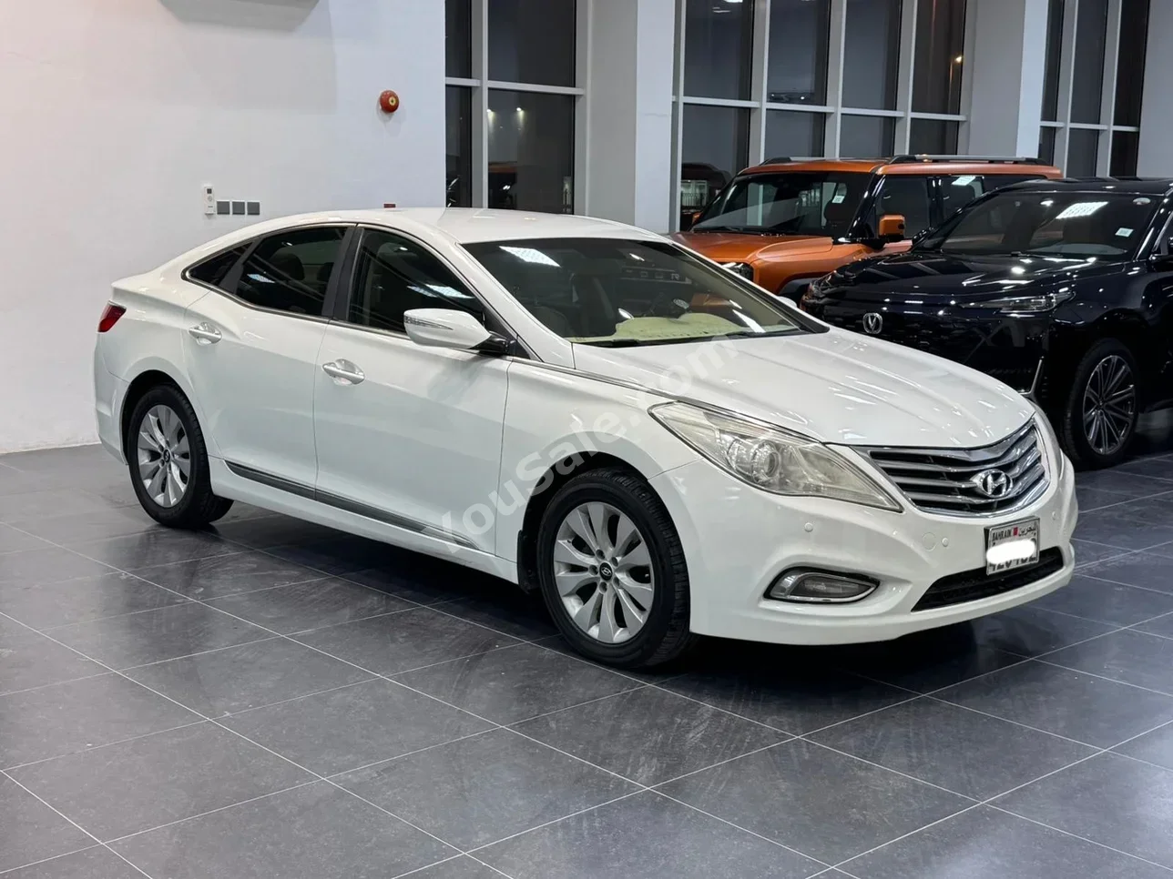 هيونداي  ازيرا  2013  اتوماتك  228,350 كم  6 سلندر  سيدان  أبيض