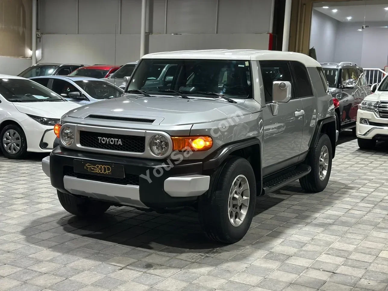 Toyota  Prado  2012  Automatic  266,000 KM  6 Cylinder  SUV  Silver