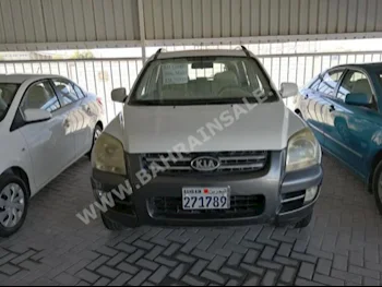 Kia  Sportage  2006  SUV  Automatic  6  269,000  4WD  White  Gasoline