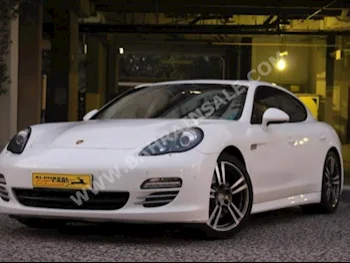 Porsche  Panamera  4  2012  Sedan  Automatic  8  44,000  RWD  White  Gasoline