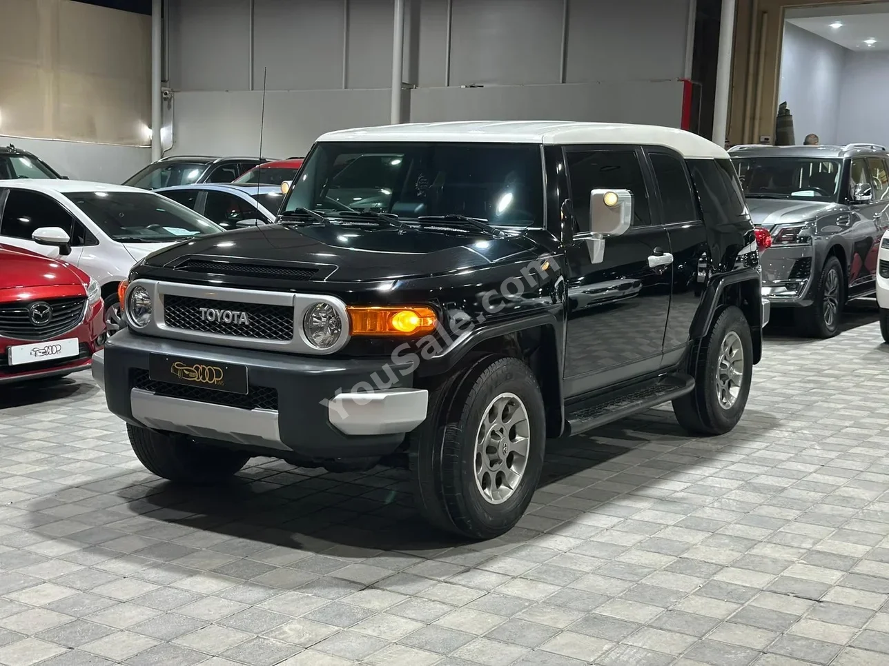 Toyota  FJ Cruiser  2011  Automatic  344,000 KM  2 Cylinder  SUV  Black