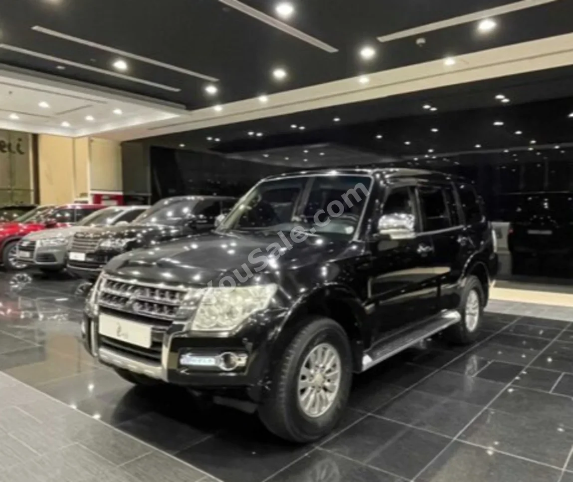 متسوبيشي  باجيرو  GLS  2015  اتوماتك  132,000 كم  6 سلندر  اس يو في  أسود