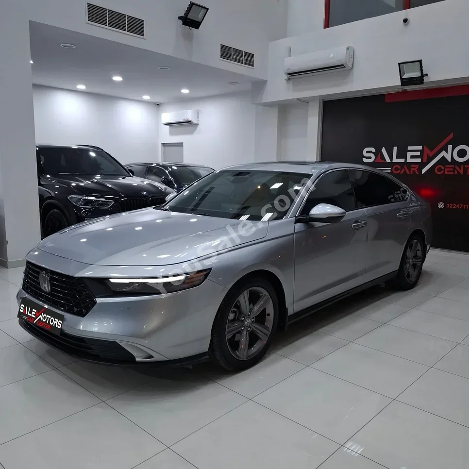 Honda  Accord  2025  Automatic  8,000 KM  4 Cylinder  Sedan  Silver  With Warranty
