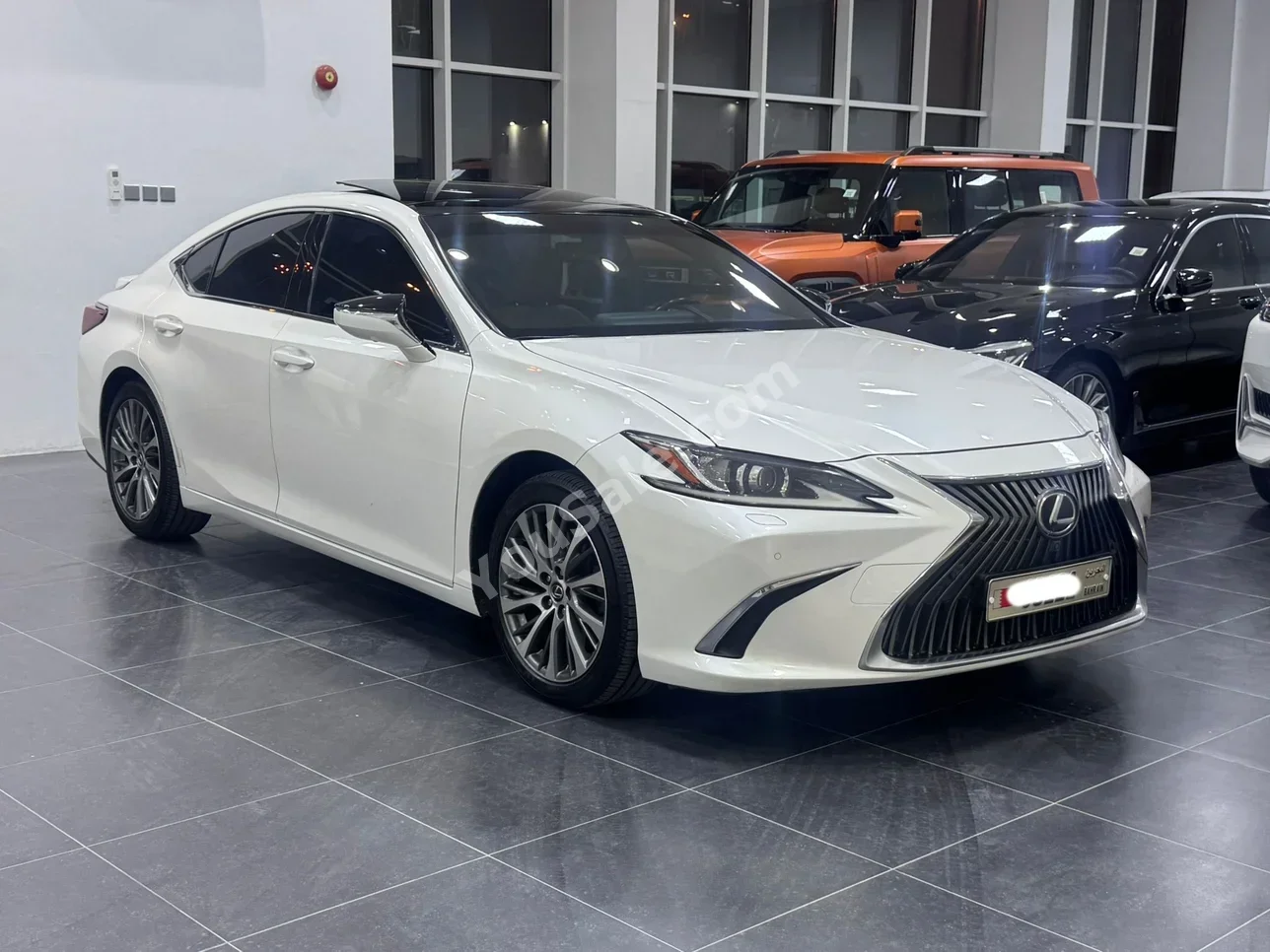 Lexus ES 350 2019 Automatic 182,900 KM 6 Cylinder Sedan White