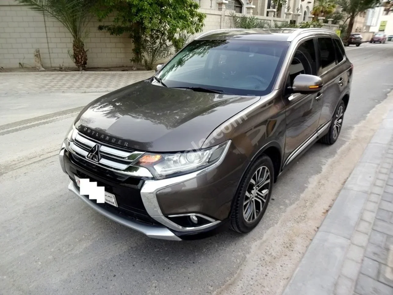 Mitsubishi  Outlander  2016  Automatic  117,000 KM  4 Cylinder  SUV  Brown