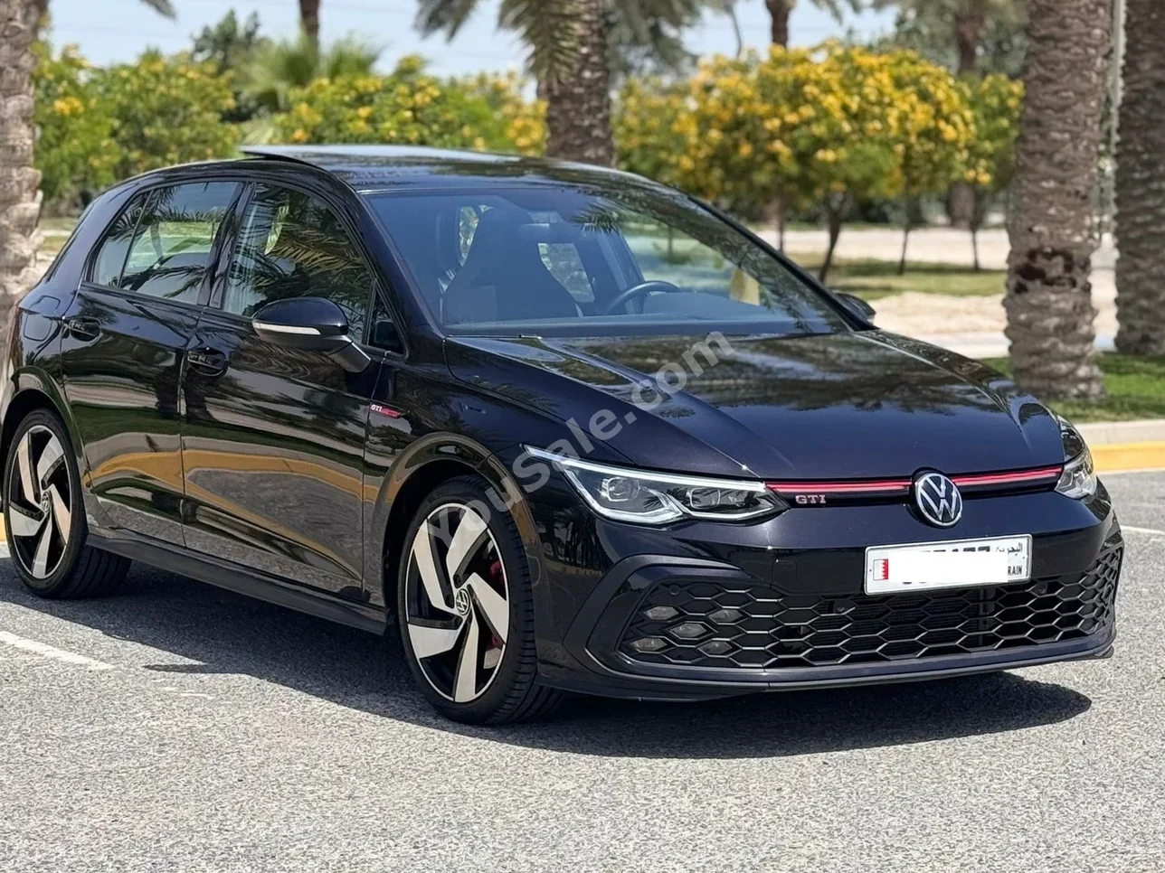 Volkswagen  Golf  2022  Automatic  57,650 KM  4 Cylinder  Hatchback  Black  With Warranty
